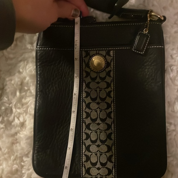 Like new coach everyday small purse - Picture 2 of 7